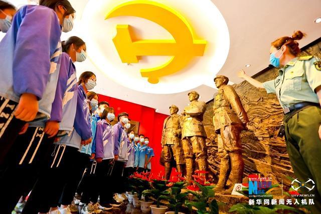 大型警车找轮胎